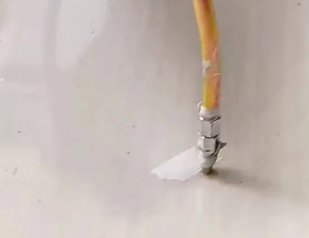 咸安瓷砖空鼓维修公司专业解答在瓷砖铺贴过程中，如果使用的砂料过粗（如全部使用了粗砂），可能会导致以下问题